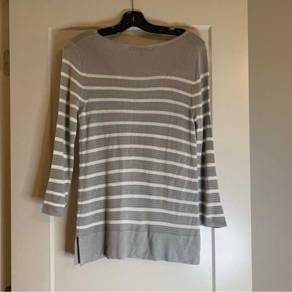Contemporaine by Simons light V neck striped sweater 100% Viscose - Picture 2 of 4